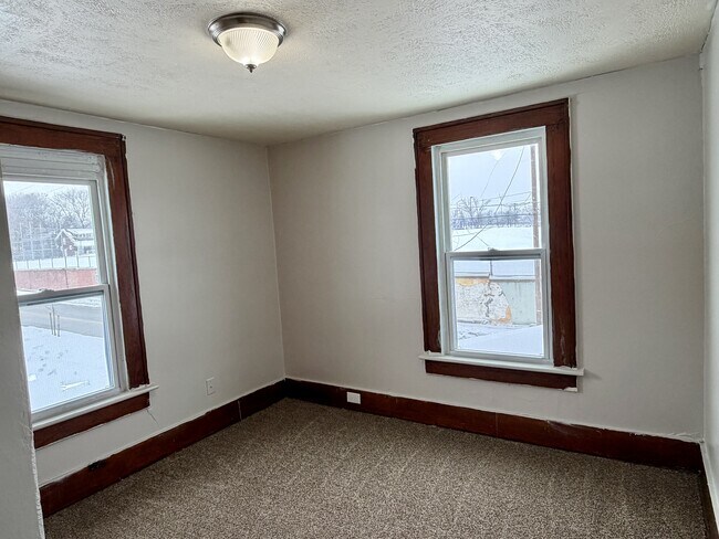 Building Photo - 1182 5th Ave