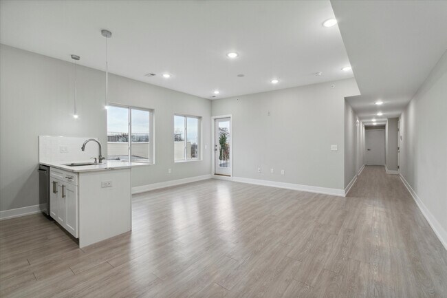 Building Photo - 649 N 35th St