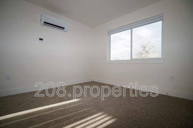 Building Photo - 4632 N Iota Ln