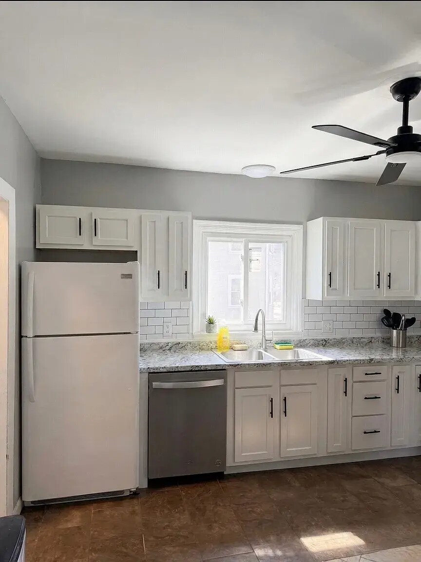 Building Photo - 25 Rosebank Ave