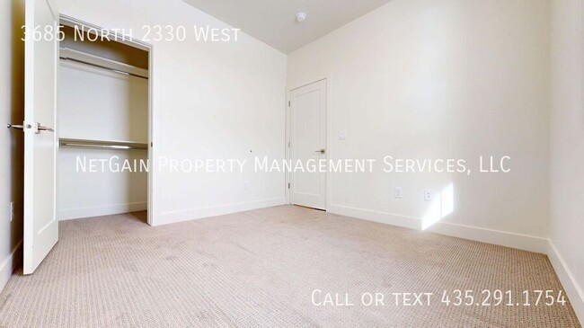 Building Photo - 3685 2330