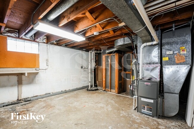 Building Photo - 18523 Oak Ave