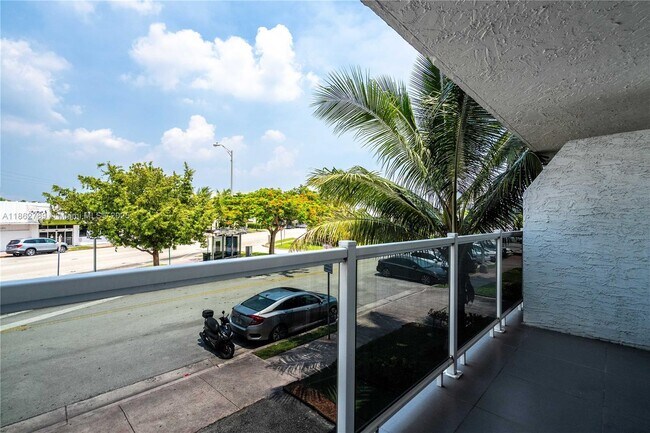 Building Photo - 1986 Biarritz Dr