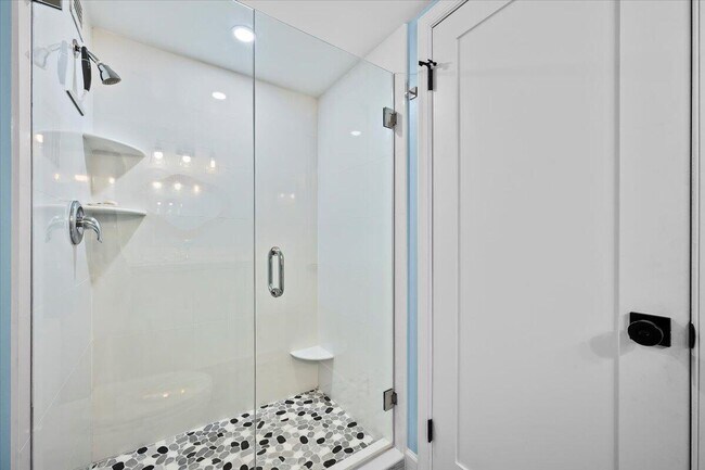 Building Photo - 2860 S Ocean Blvd