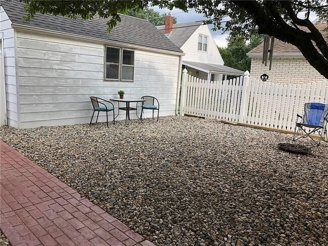 Building Photo - 521 Lonsvale Dr