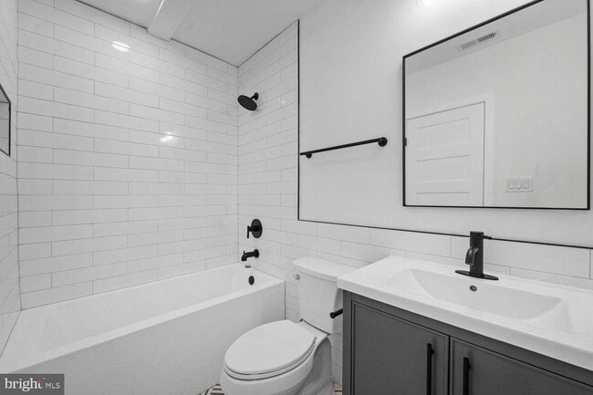 Building Photo - 1368 Bryant St NE