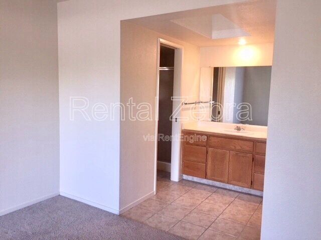 Building Photo - 3054 W Queens Cir