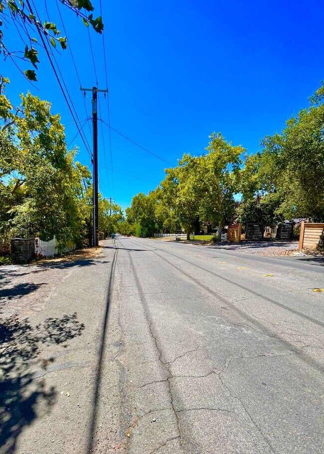 Building Photo - $3,900/month – Rare Country Feel on an Expansive Lot in One of Santa Rosa's Desirable Neighborhoods!