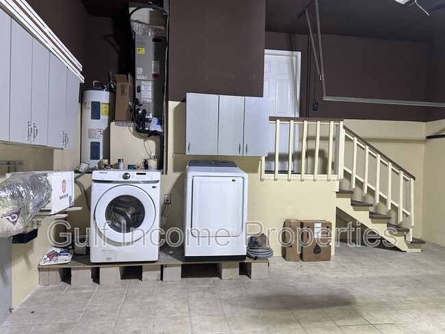 Building Photo - 354 5th St Ct E