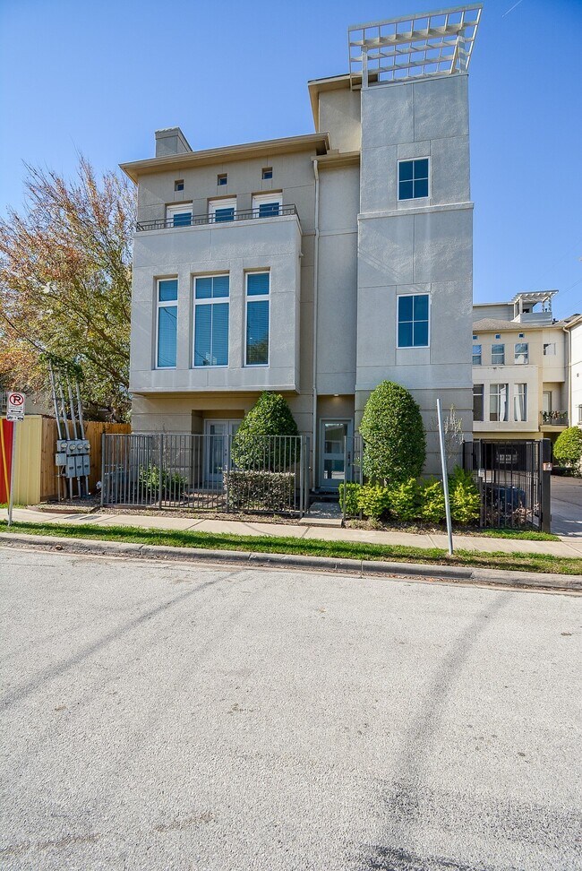 Building Photo - 2404 Morgan St