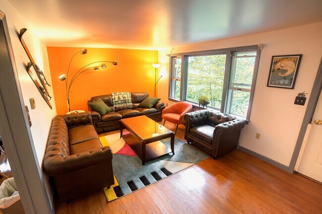 Building Photo - 112 Horseshoe Rd