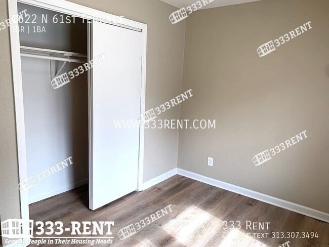 Building Photo - Renovated three bed one bath home with big...