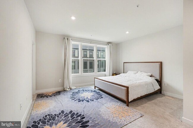 Building Photo - 17414 Southern Shrs Dr