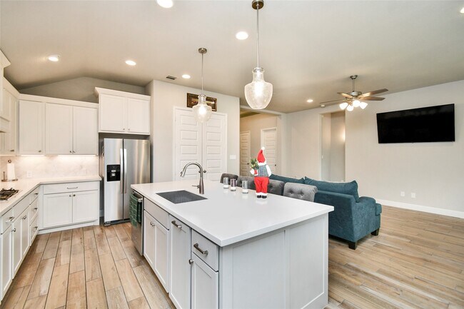 Building Photo - 5042 Albany Shores Ln