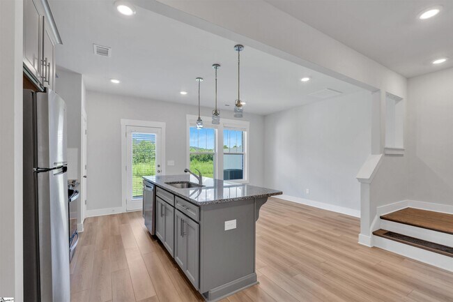 Building Photo - 46 Mardale Ln