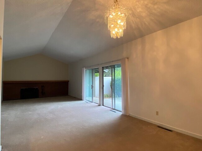Building Photo - 1151
