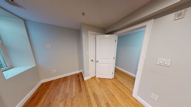 Building Photo - 27 Chestnut Ave