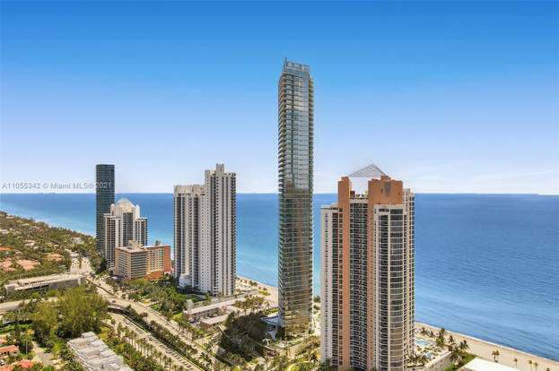 Building Photo - 18975 Collins Ave