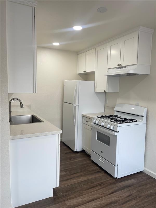 White Salt Shaker Cabinets - Casa Urbana