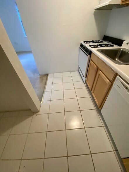 Building Photo - 5819 Bartlett St