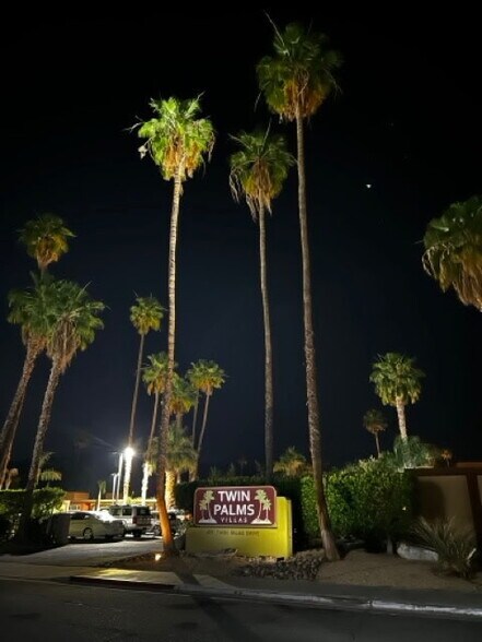 Primary Photo - Twin Palms Apartments