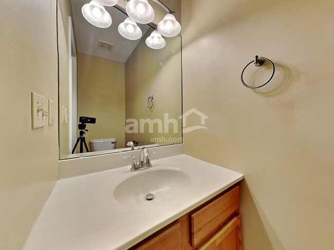 Building Photo - 998 Grandstone Ct