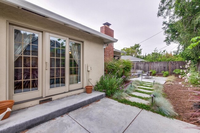 Building Photo - Amazing Midtown Home on a Quiet Cul-de-sac.
