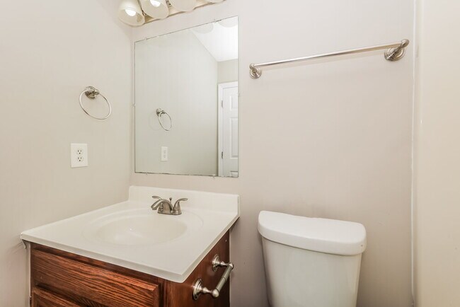 Building Photo - 605 Freedom Ct