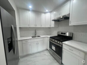 Building Photo - 3 bedroom in WOODSIDE NY 11377