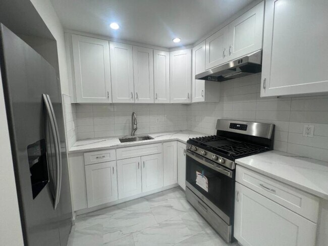 Primary Photo - 3 bedroom in WOODSIDE NY 11377