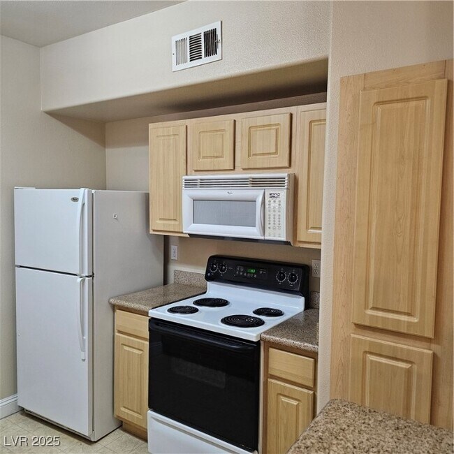 Building Photo - 8000 W Badura Ave