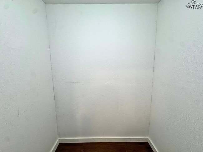 Building Photo - 704 Reagan St