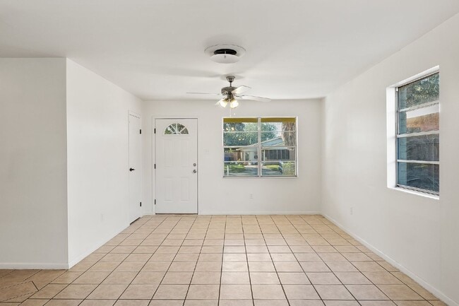 Building Photo - 202 N 41st St