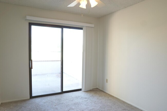 Building Photo - 6087 Montecito Cir