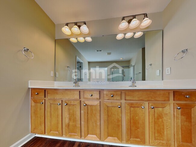 Building Photo - 3339 Sugar House St