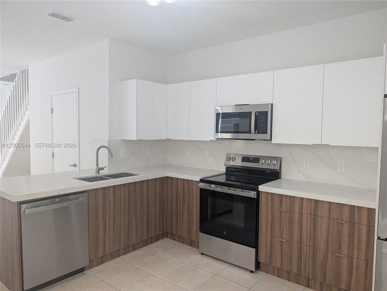 Building Photo - 2143 Hacienda Ter