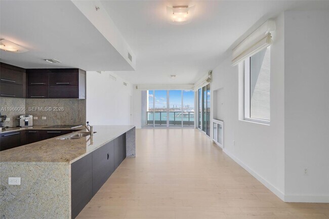 Building Photo - 900 Biscayne Blvd