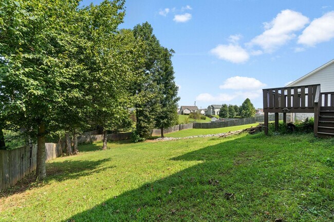 Building Photo - Large home in Hazelwood Area
