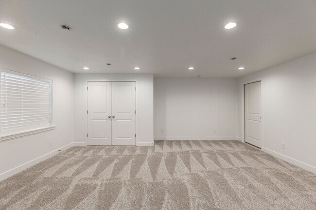 Building Photo - Convenient and Charming Heber City Town Ho...
