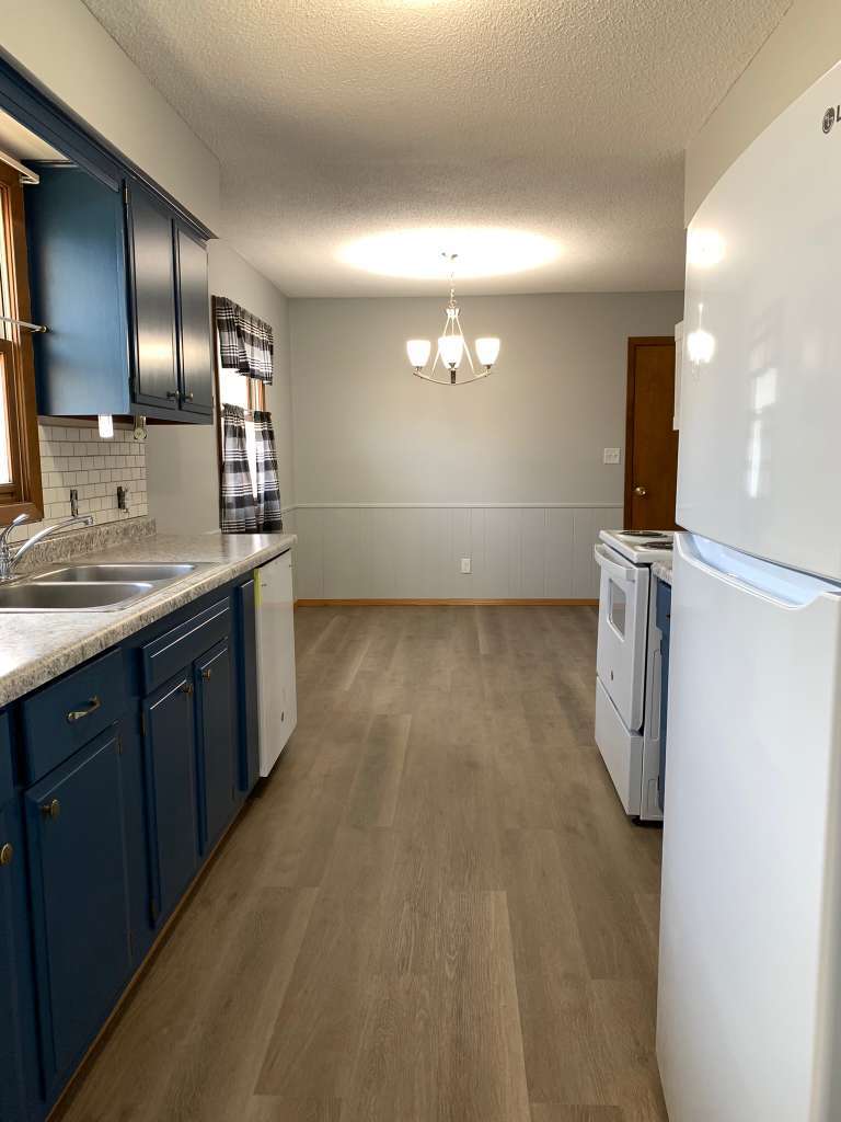 Building Photo - 416 Lakeland Dr SE