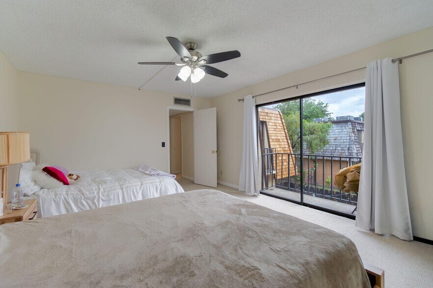 Building Photo - 393 Lake Arbor Dr