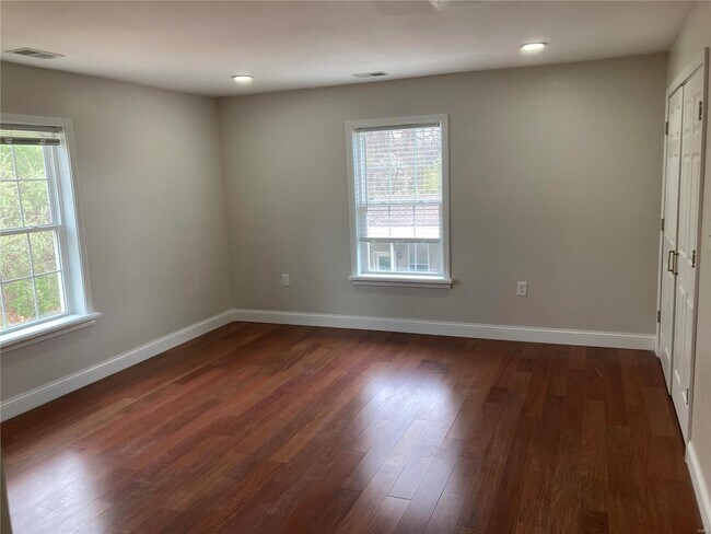 Building Photo - 705 Pleasant Valley Drive