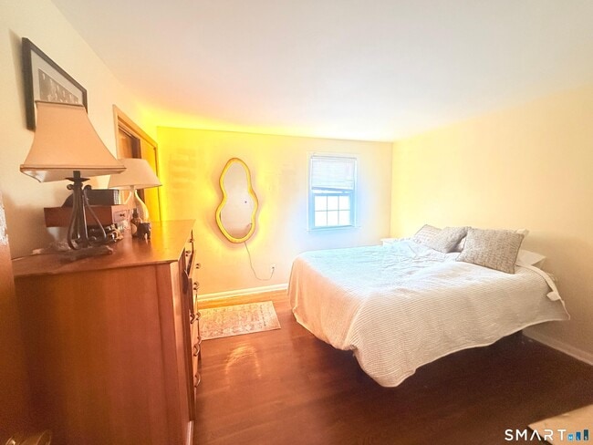 Building Photo - 27 Manila Ave