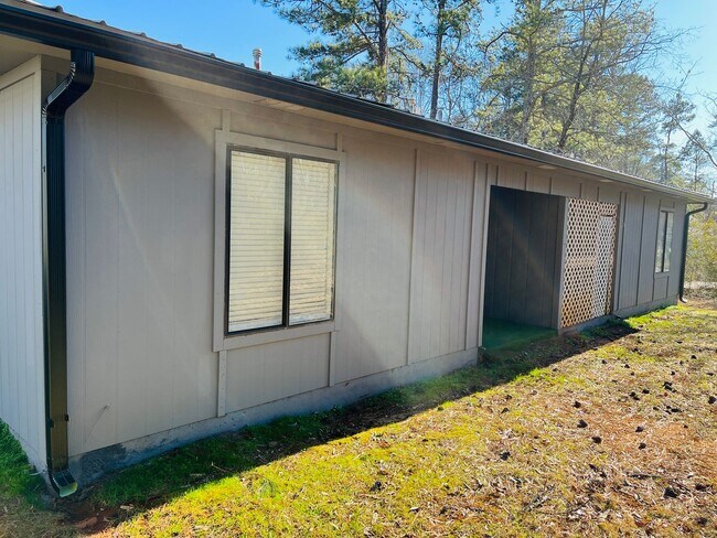 Building Photo - 105 Pine Terrace