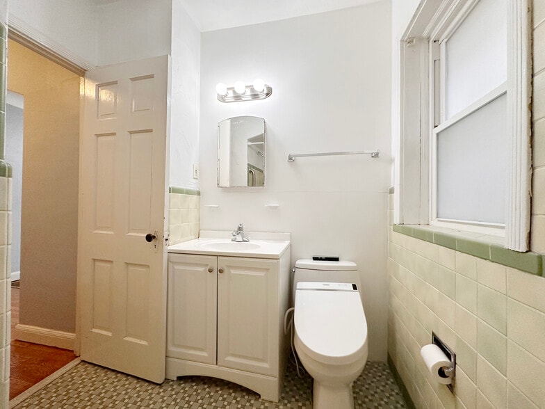 Building Photo - 5816 Mardel Ave