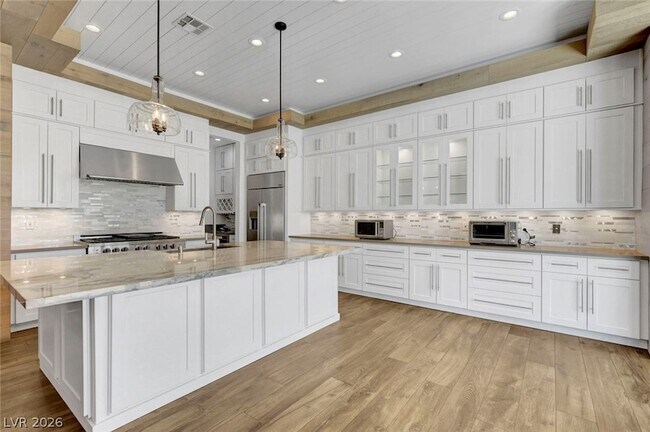 Building Photo - 304 Kingsclear Ct