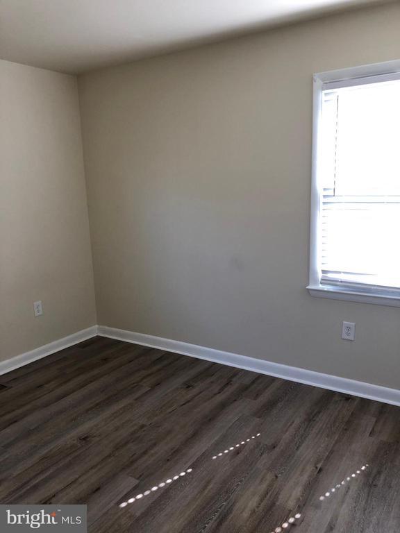 Building Photo - 104 Lark Ln