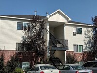 Building Photo - 2 Bed 1 Bath Apartment at Delmar Condominiums in Sugar City!