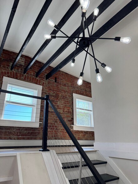 Private two story entrance - 427 Klotter Ave