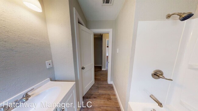 Building Photo - 3 br, 2 bath House - 710 Avalon
